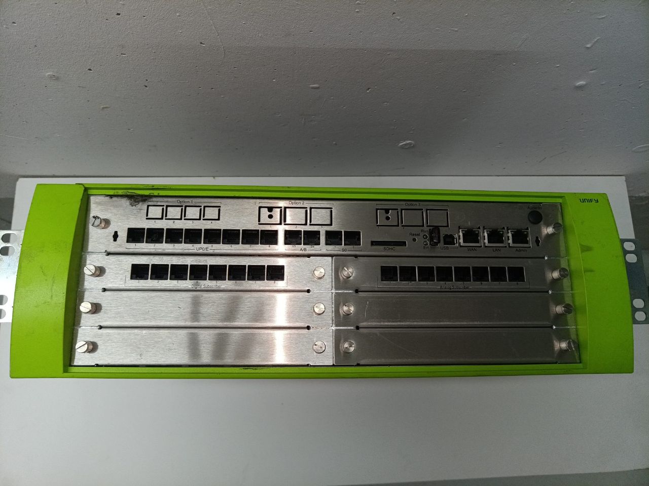 Unify Kommunikationsserver Rackmount System geprüft